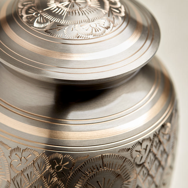 Classic Platinum, Full Size Urn