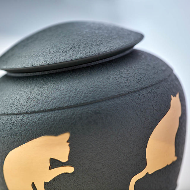 Silhouette Cat Shale, Petite Urn