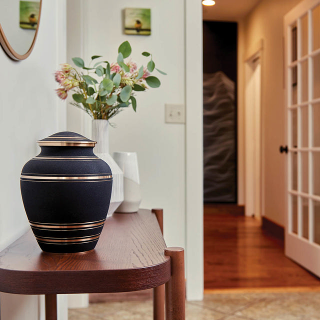 Elite Onyx, Full Size Urn
